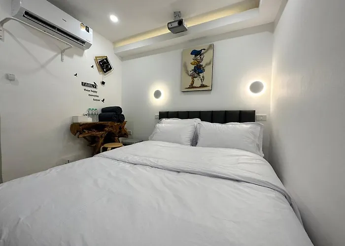 The White Den Sukhumvit 44 * 曼谷
