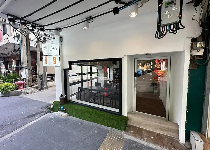 The White Den Sukhumvit 44 * 曼谷