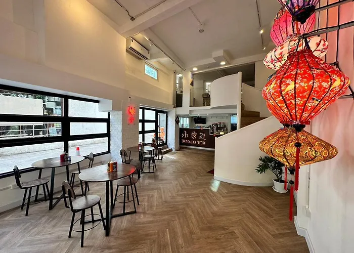 The White Den Sukhumvit 44 旅馆