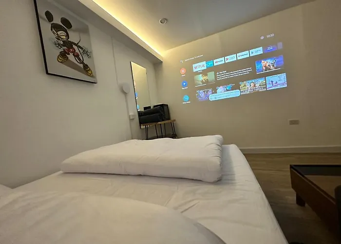 The White Den Sukhumvit 44 *