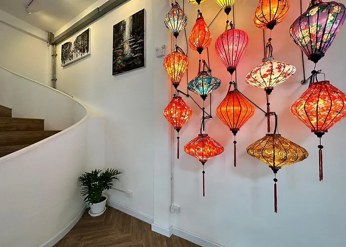 The White Den Sukhumvit 44 旅馆