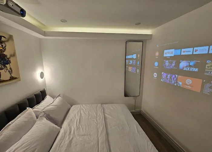 The White Den Sukhumvit 44 * 曼谷