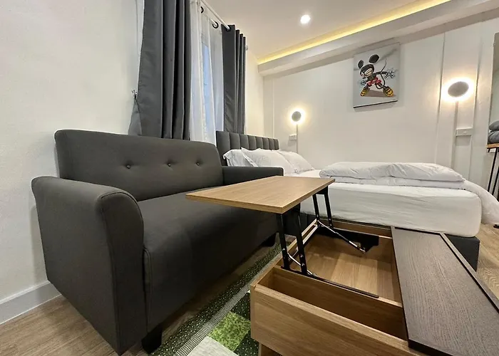 The White Den Sukhumvit 44