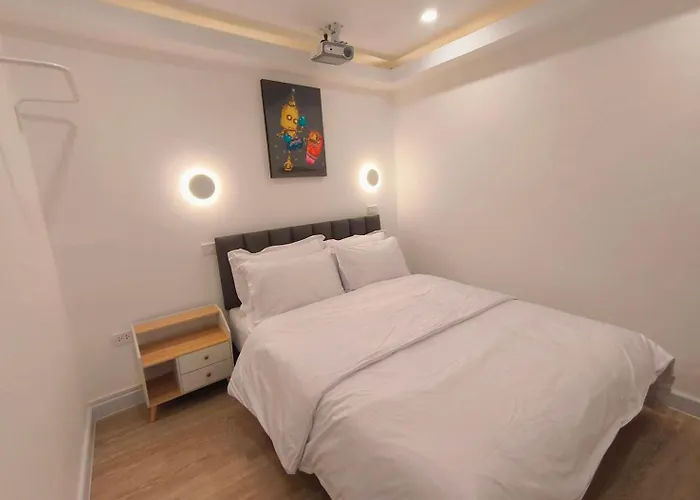 The White Den Sukhumvit 44