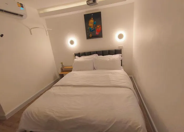 The White Den Sukhumvit 44