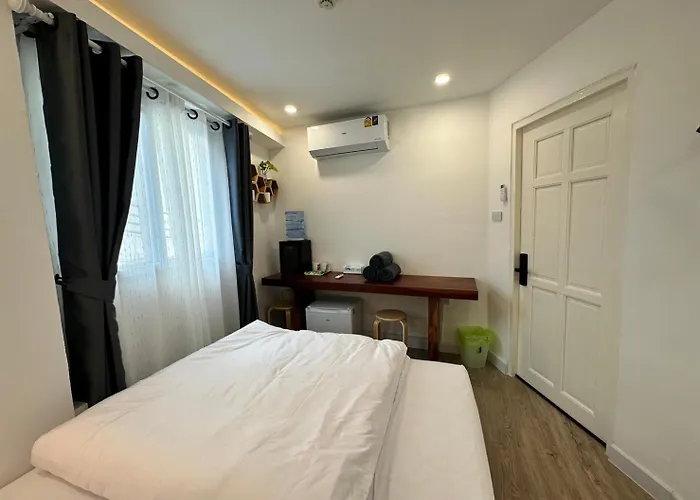 The White Den Sukhumvit 44 旅馆 曼谷