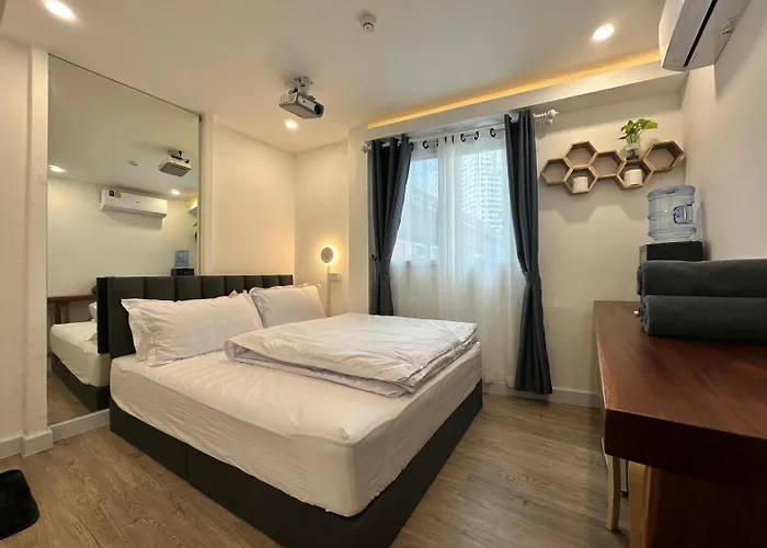 旅馆 The White Den Sukhumvit 44 *