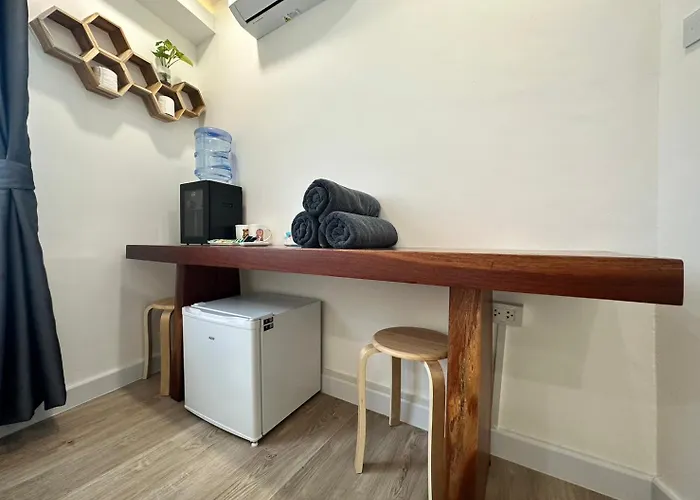 The White Den Sukhumvit 44