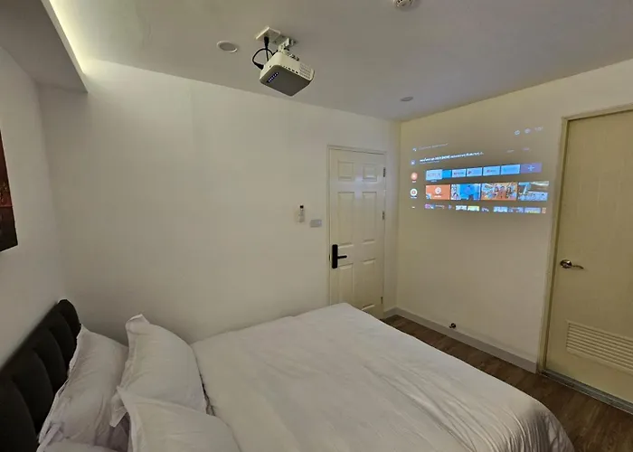 The White Den Sukhumvit 44 曼谷