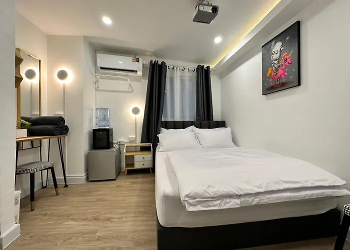 The White Den Sukhumvit 44 旅馆 曼谷