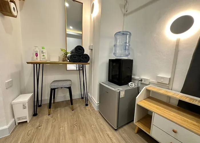 旅馆 The White Den Sukhumvit 44