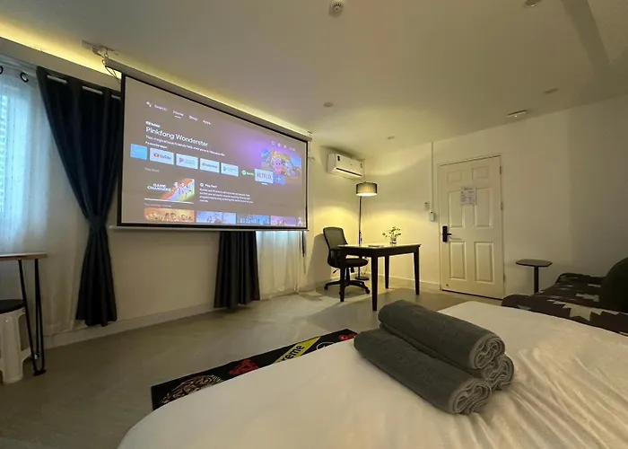 The White Den Sukhumvit 44 旅馆